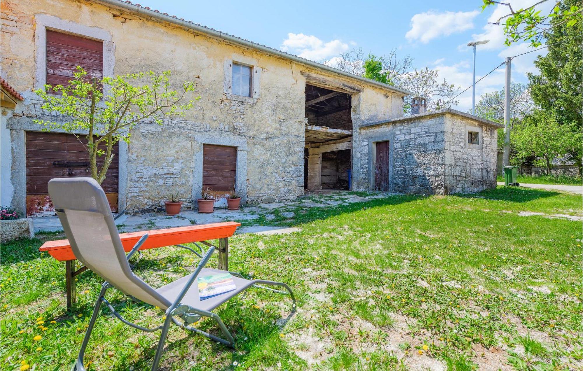Cozy Home In Pazin With House A Panoramic View Exterior foto