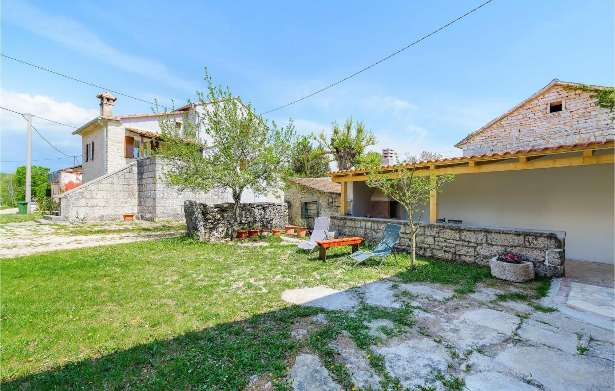 Cozy Home In Pazin With House A Panoramic View Exterior foto